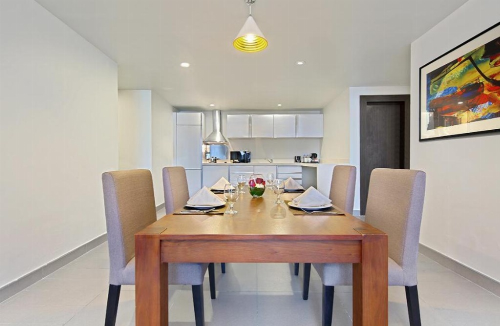 The Curve Hotel Main image